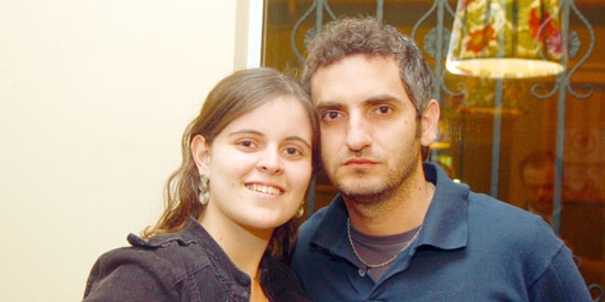 Vinicius Pereira e Bruna Farchi em restaurante da cidade